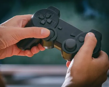 Why Do Some Gamers Reverse Their Controls? Scientists Reveal Answers, But They’re Not What You Think